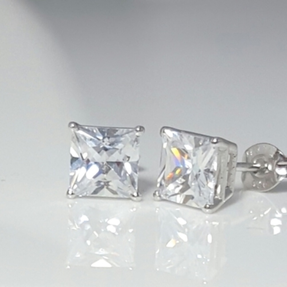 1.50CTW Princess Cut Diamond Stud Earrings - Picture 3 of 4